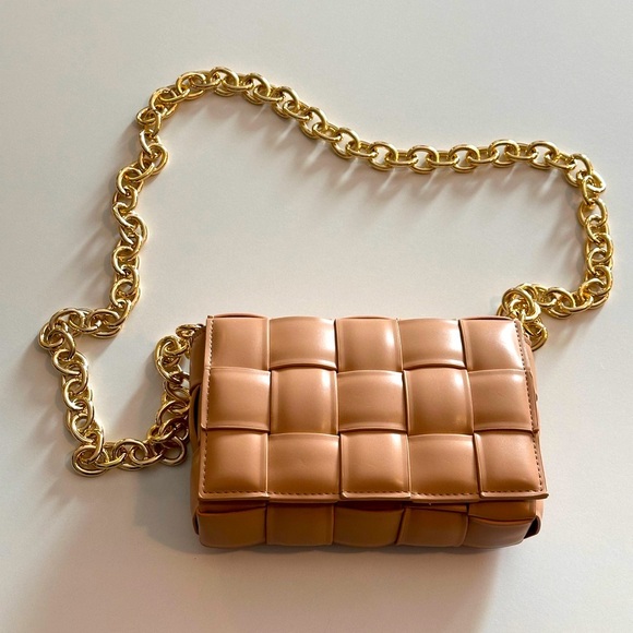 Francesca’s Brinda Square Quilted Chunky Chain Crossbody - Picture 1 of 4